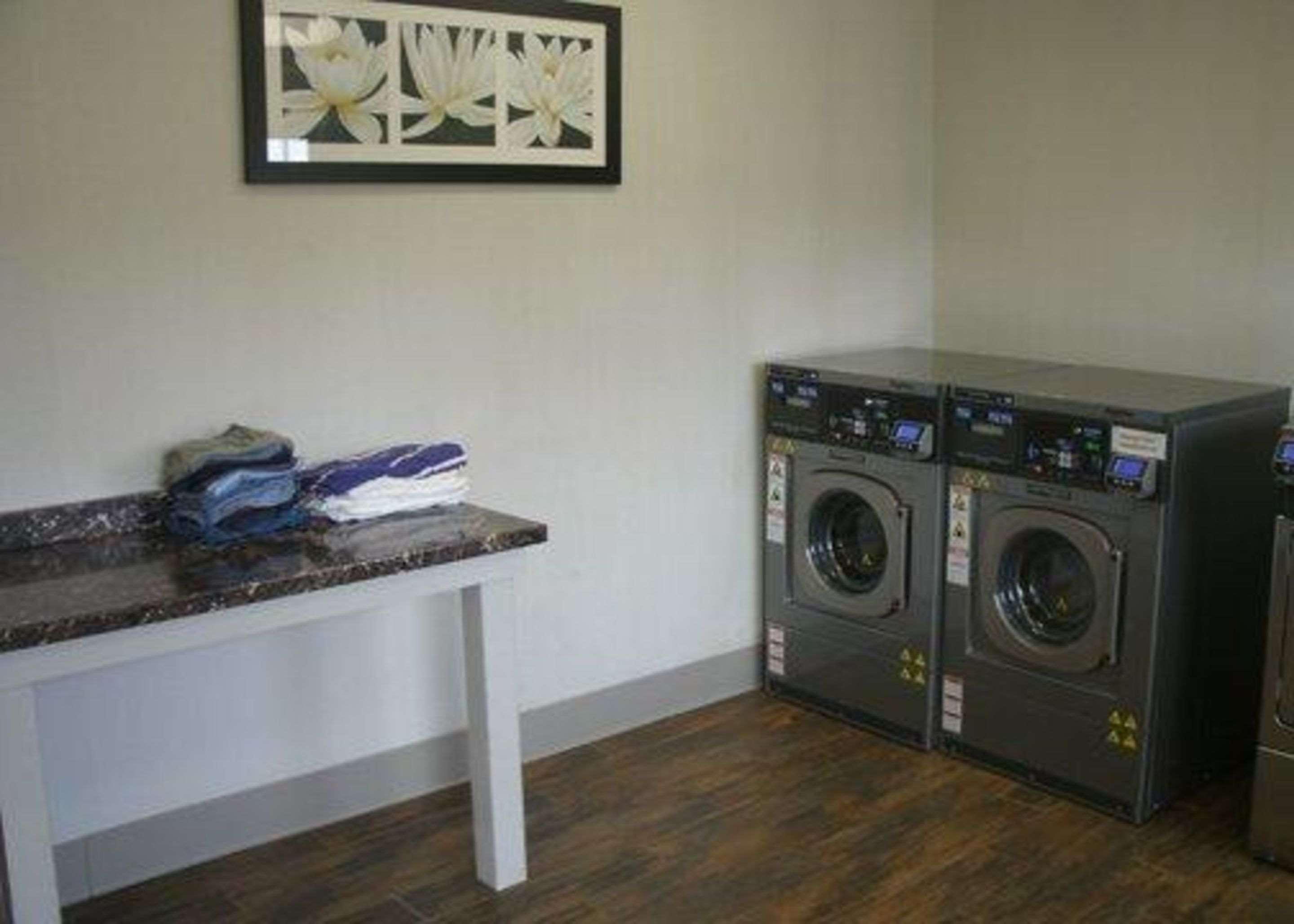 Quality Inn Cambridge Bagian luar foto
