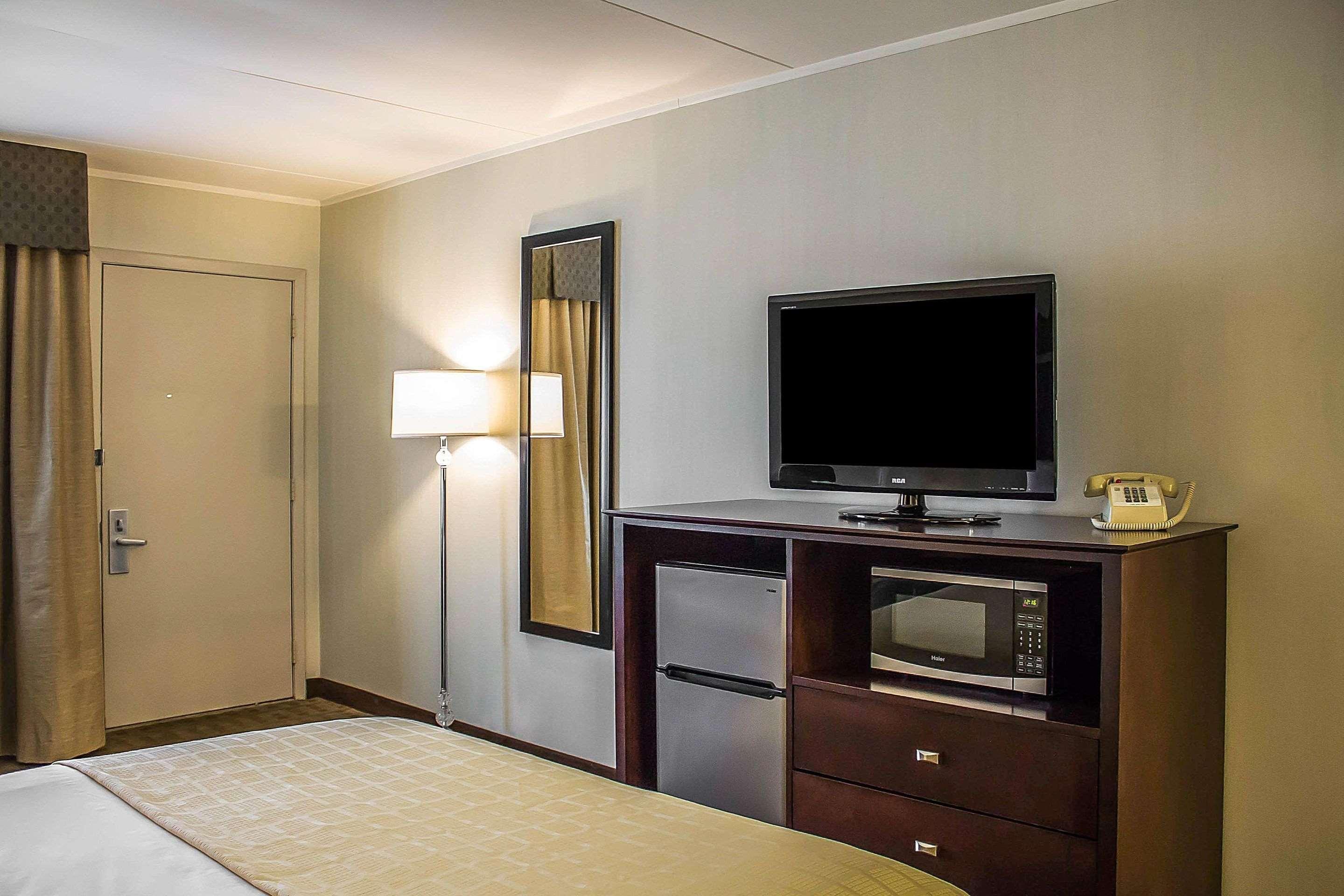 Quality Inn Cambridge Bagian luar foto